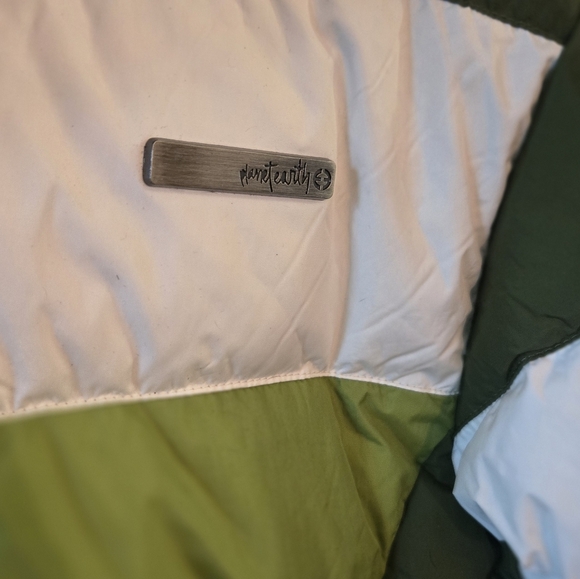 Plant Earth Green White Puffer Jacket Ski Snow EUC - Picture 2 of 8